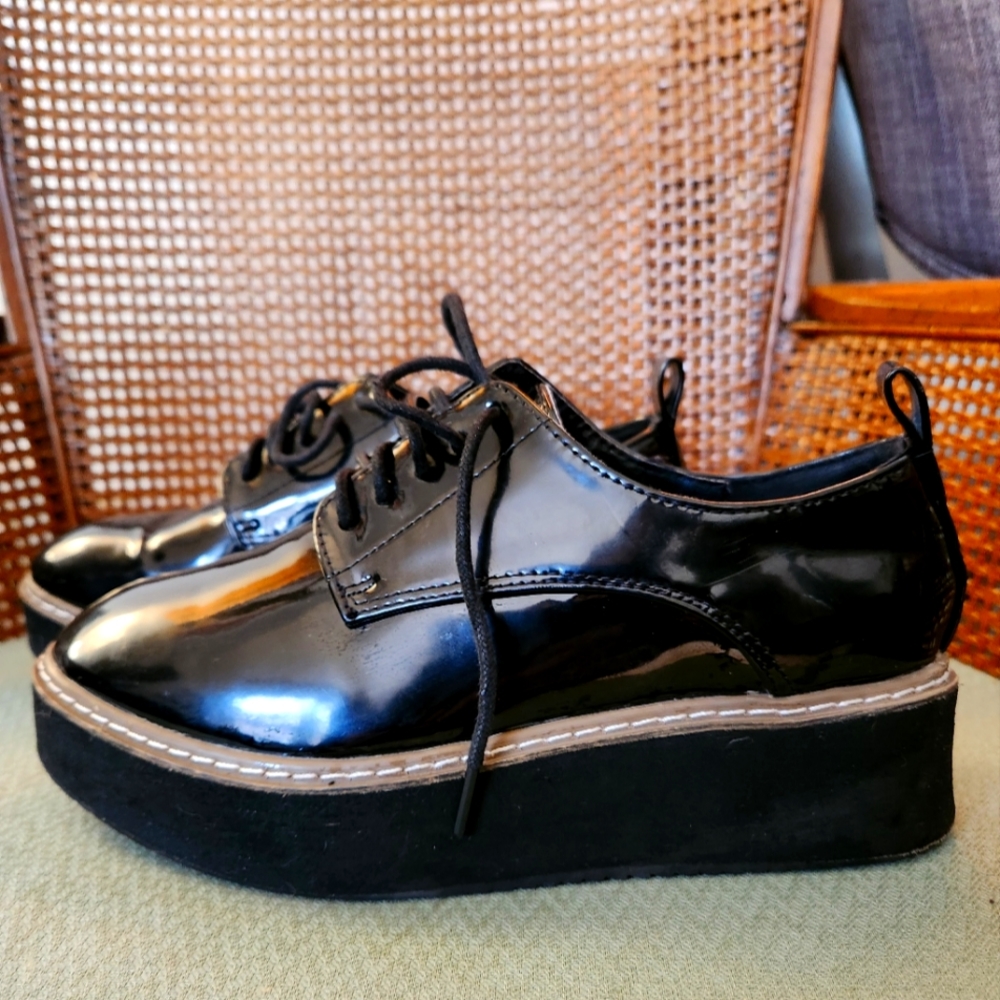 Black patent leather wedge.